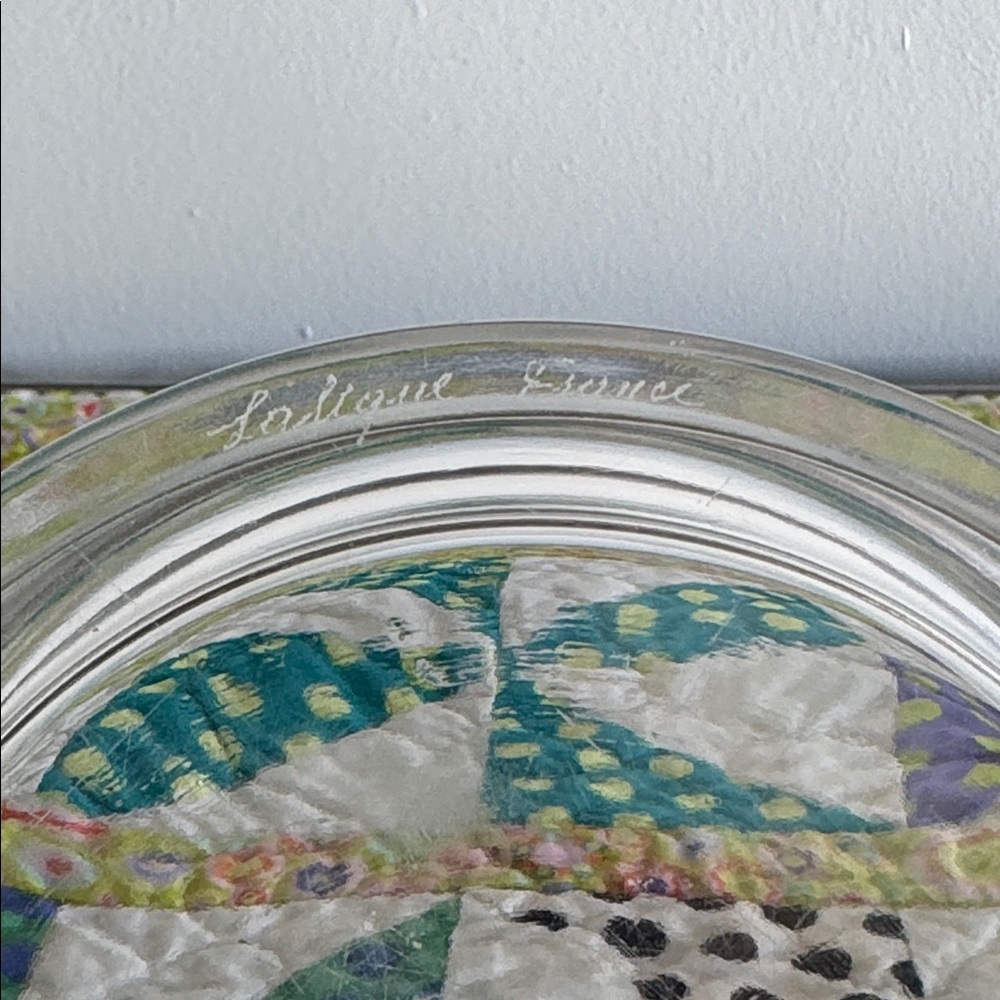 Signed LALIQUE France Crystal ROGER Dresser Powder Box, Issued in 1926 - Picture 4 of 4
